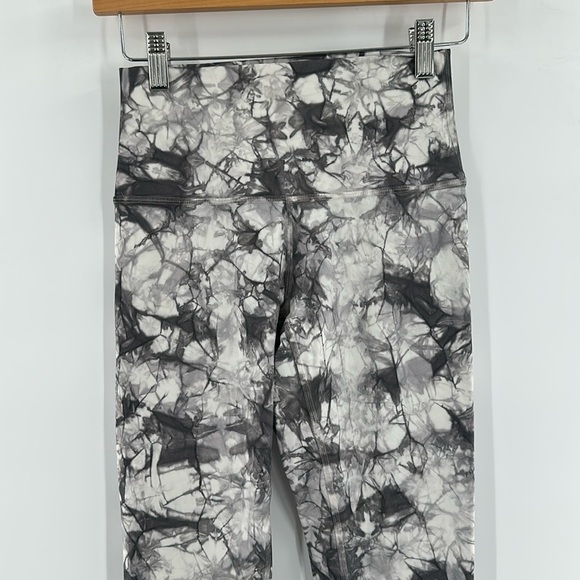 Lululemon Wunder Under‎ High Rise Tight 4 - Picture 3 of 6